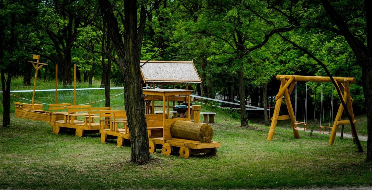 Отель Anna Panzio Dunavarsany Экстерьер фото